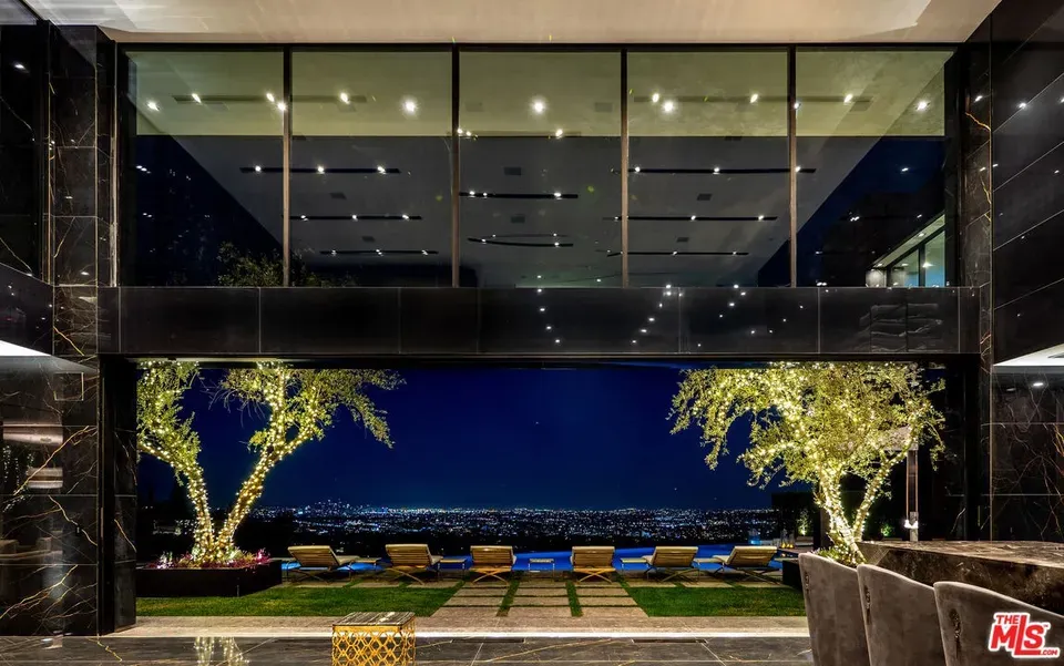 12 Bed 17 Bath Modern Architectural Estate in Los Angeles, CA - 3