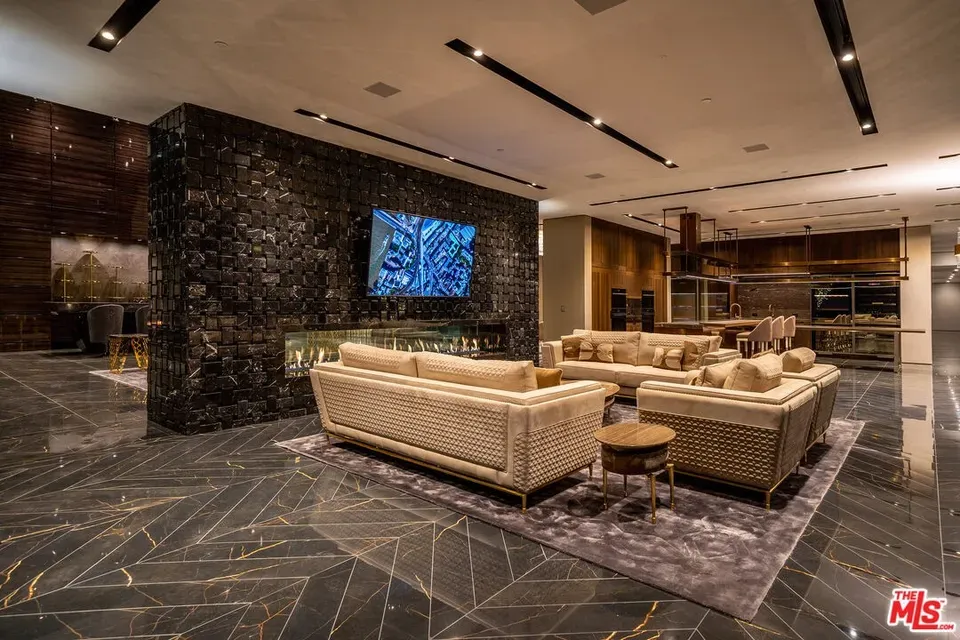 12 Bed 17 Bath Modern Architectural Estate in Los Angeles, CA - 4
