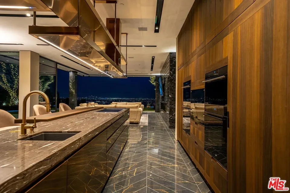 12 Bed 17 Bath Modern Architectural Estate in Los Angeles, CA - 5
