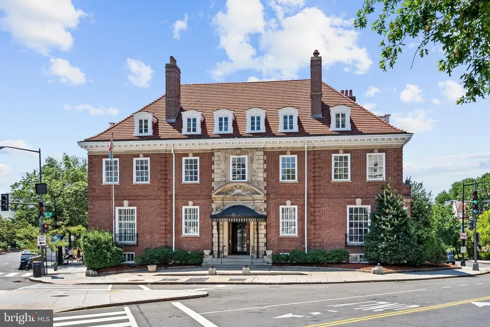 12 Bed 6 Bath Established Multi-Level Townhouse in Washington, DC
