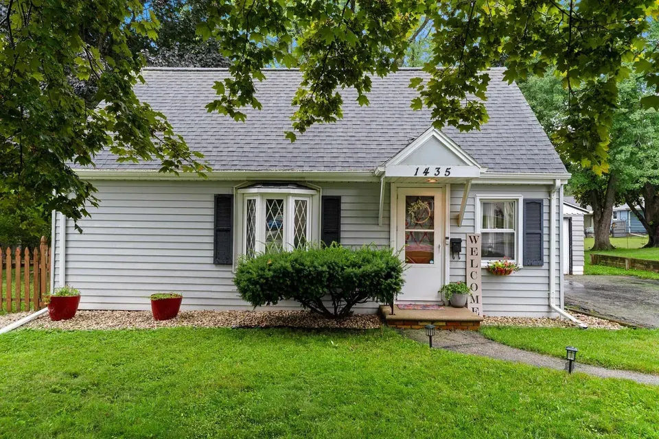2 Bed 1 Bath Classic Historic Era Home in Green Bay, WI - 3
