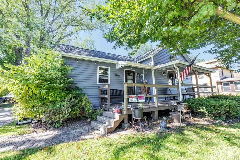 2 Bed 1 Bath Classic Historic Era Home in Green Bay, WI