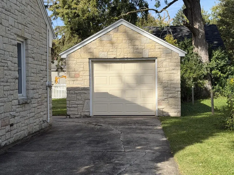2 Bed 1 Bath Classic Historic Era Home in Green Bay, WI - 4