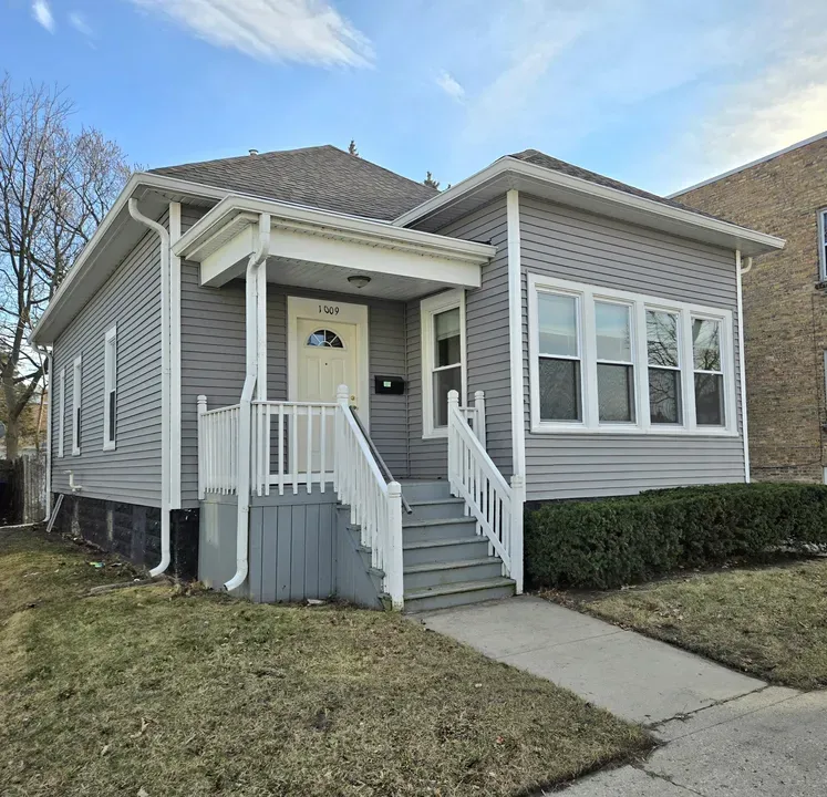 2 Bed 1 Bath Classic Historic Era Home in Kenosha, WI - 1