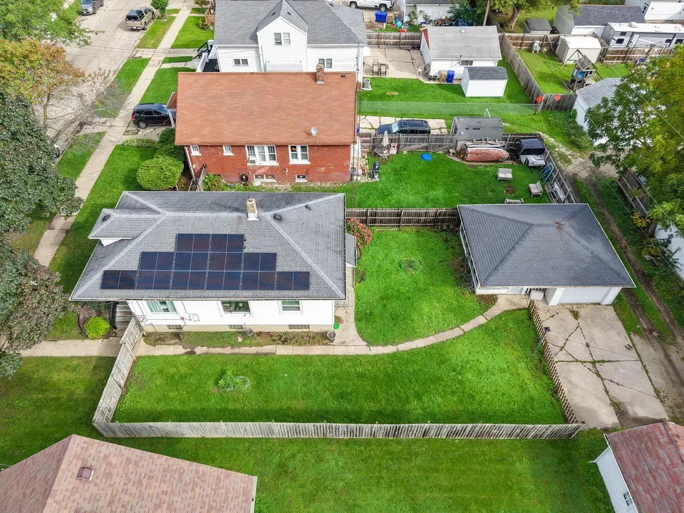 2 Bed 1 Bath Classic Historic Era Home in Kenosha, WI - 2