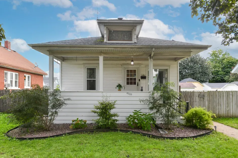 2 Bed 1 Bath Classic Historic Era Home in Kenosha, WI - 3