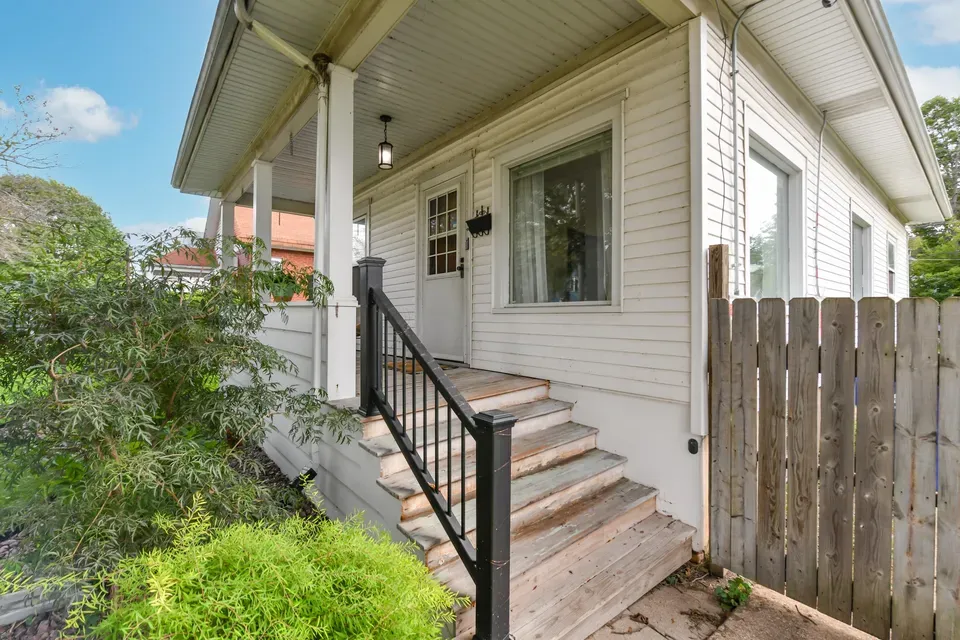 2 Bed 1 Bath Classic Historic Era Home in Kenosha, WI - 4