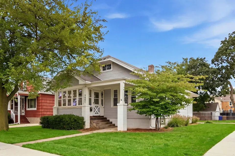 2 Bed 1 Bath Classic Historic Era Home in Kenosha, WI - 2