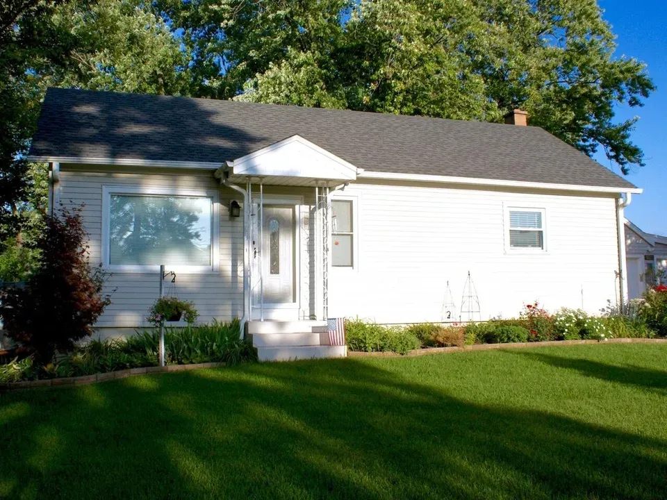 2 Bed 1 Bath Classic Historic Era Home in Kenosha, WI