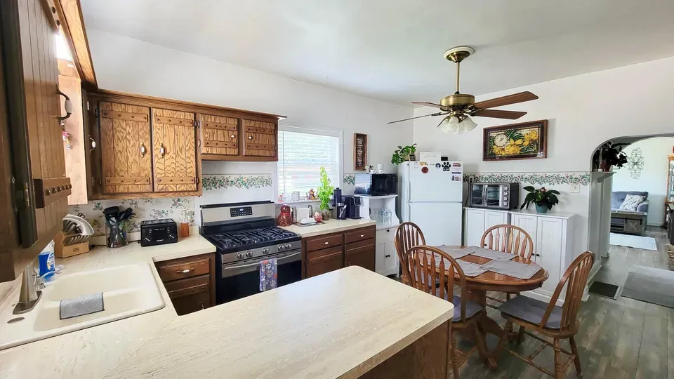 2 Bed 1 Bath Classic Historic Era Home in Kenosha, WI - 4