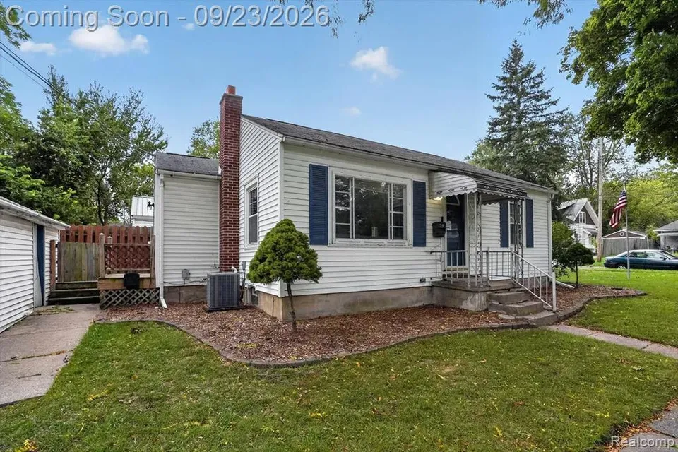 2 Bed 1 Bath Classic Historic Era Home in Lansing, MI - 2
