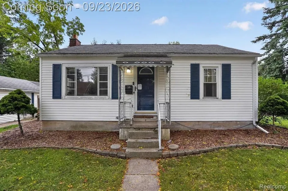 2 Bed 1 Bath Classic Historic Era Home in Lansing, MI - 3