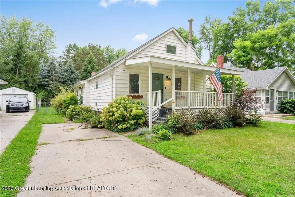 2 Bed 1 Bath Classic Historic Era Home in Lansing, MI