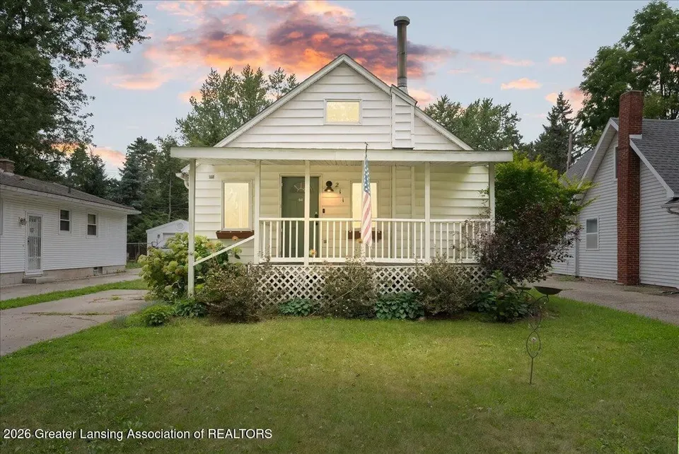 2 Bed 1 Bath Classic Historic Era Home in Lansing, MI - 2