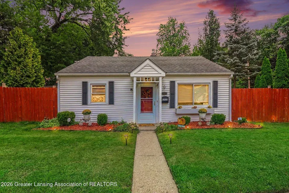 2 Bed 1 Bath Classic Historic Era Home in Lansing, MI