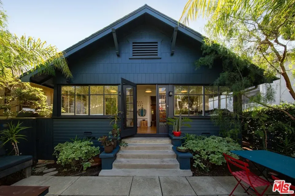 2 Bed 1 Bath Classic Historic Era Home in Los Angeles, CA - 1