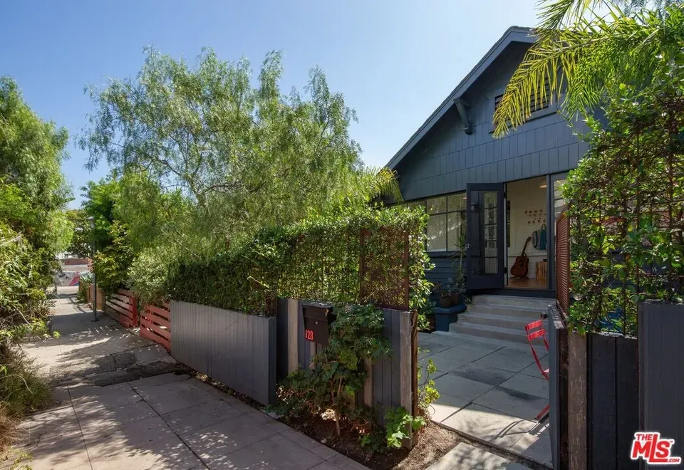 2 Bed 1 Bath Classic Historic Era Home in Los Angeles, CA - 2