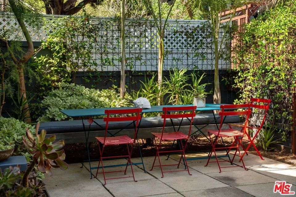 2 Bed 1 Bath Classic Historic Era Home in Los Angeles, CA - 4
