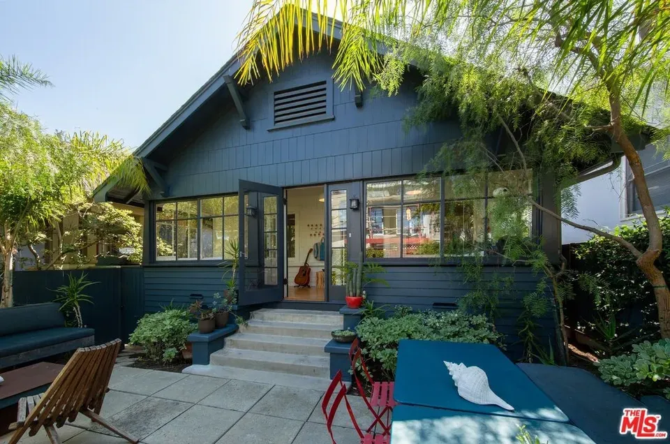 2 Bed 1 Bath Classic Historic Era Home in Los Angeles, CA - 5