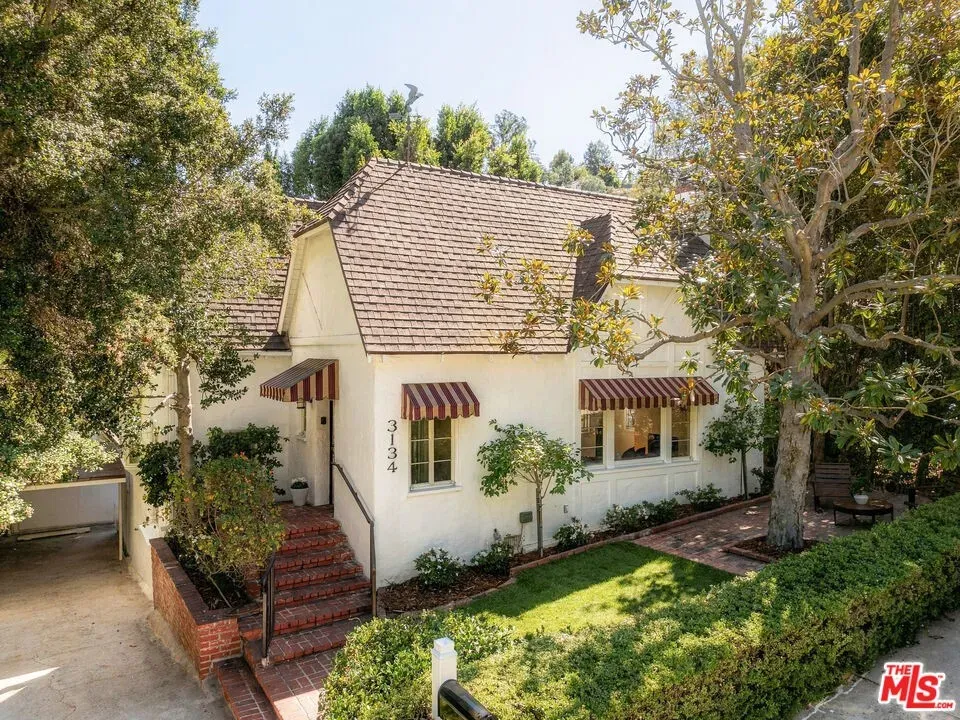 2 Bed 1 Bath Classic Historic Era Home in Los Angeles, CA - 1