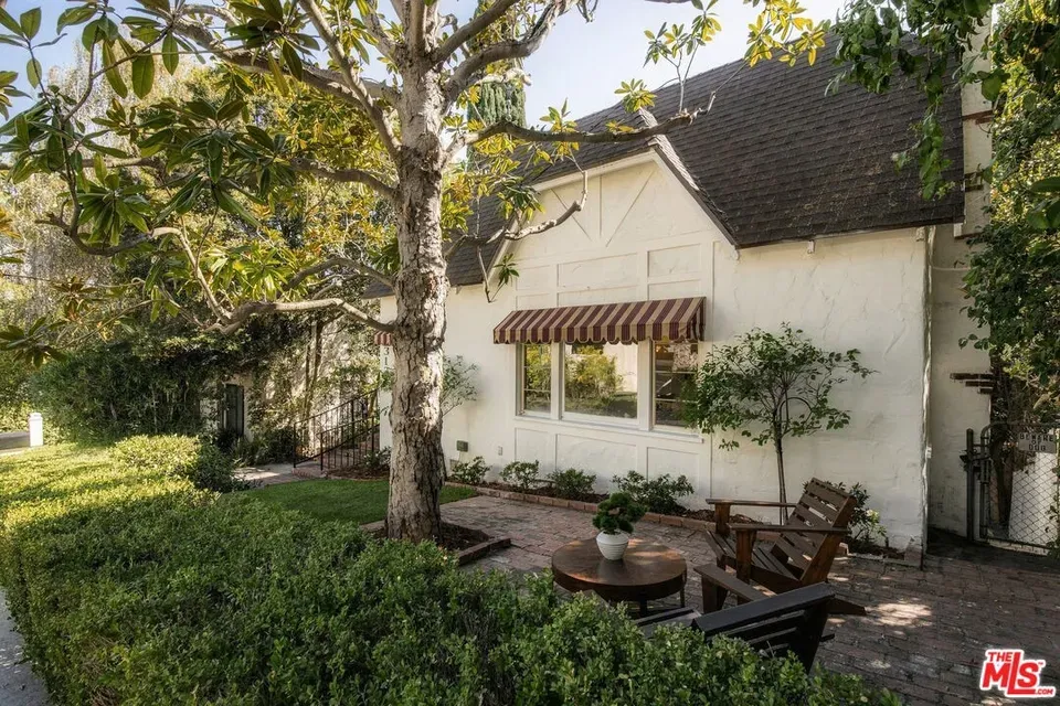 2 Bed 1 Bath Classic Historic Era Home in Los Angeles, CA - 2