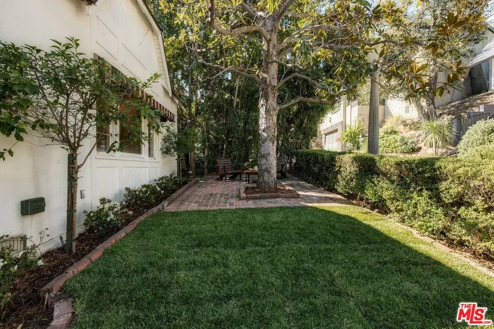 2 Bed 1 Bath Classic Historic Era Home in Los Angeles, CA - 4