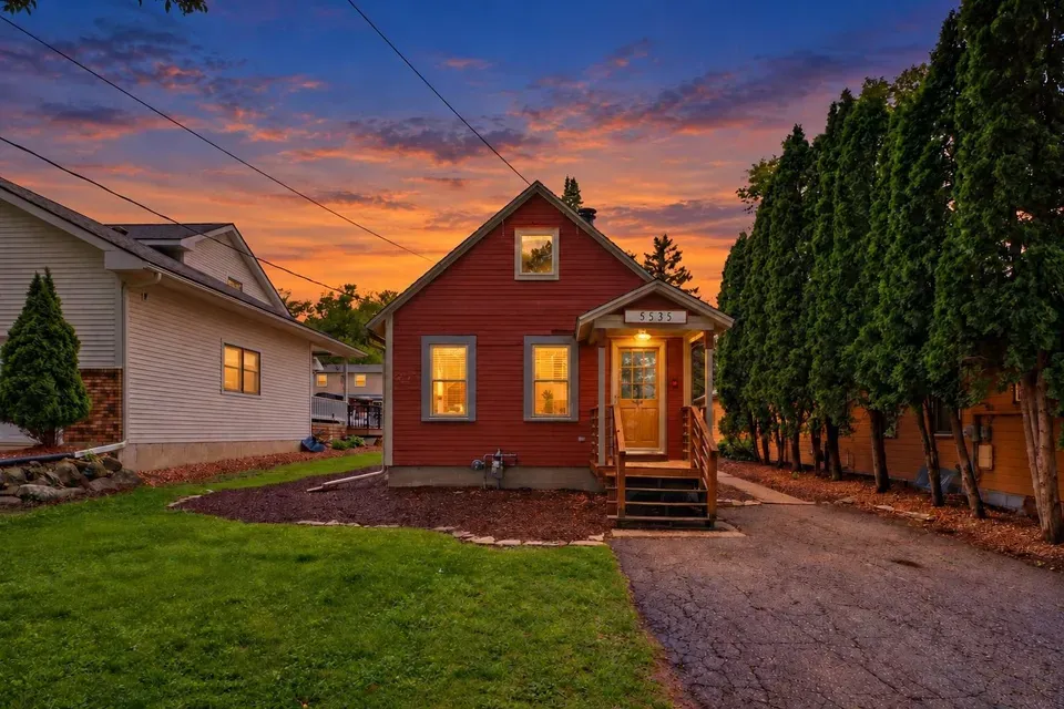 2 Bed 1 Bath Classic Historic Era Home in Madison, WI