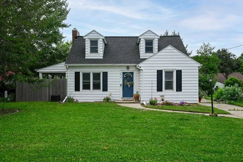 2 Bed 1 Bath Classic Historic Era Home in Madison, WI - 1