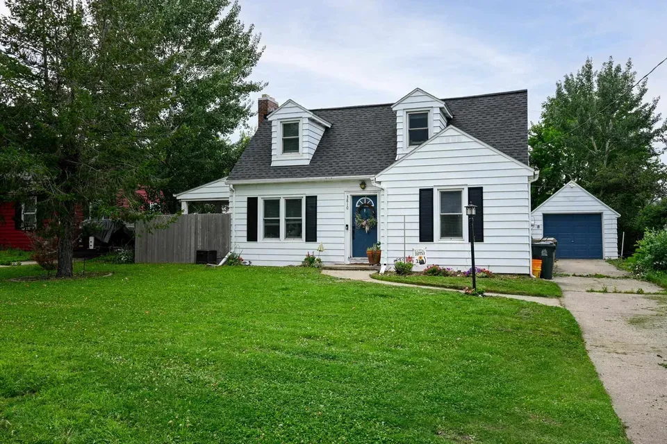 2 Bed 1 Bath Classic Historic Era Home in Madison, WI - 2