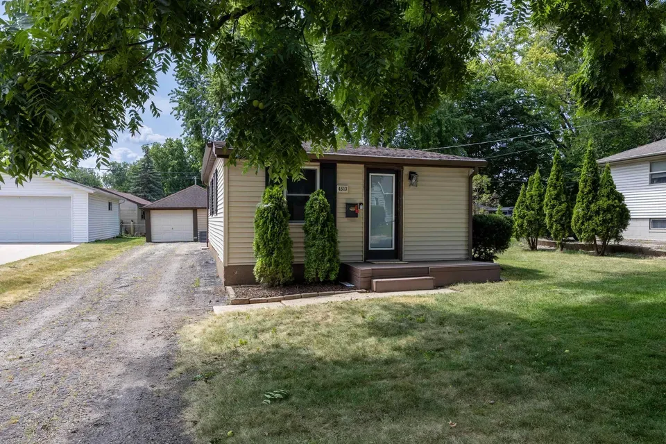 2 Bed 1 Bath Classic Historic Era Home in Madison, WI - 2