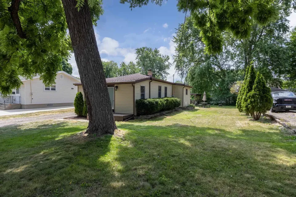 2 Bed 1 Bath Classic Historic Era Home in Madison, WI - 4