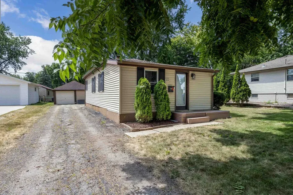 2 Bed 1 Bath Classic Historic Era Home in Madison, WI - 5