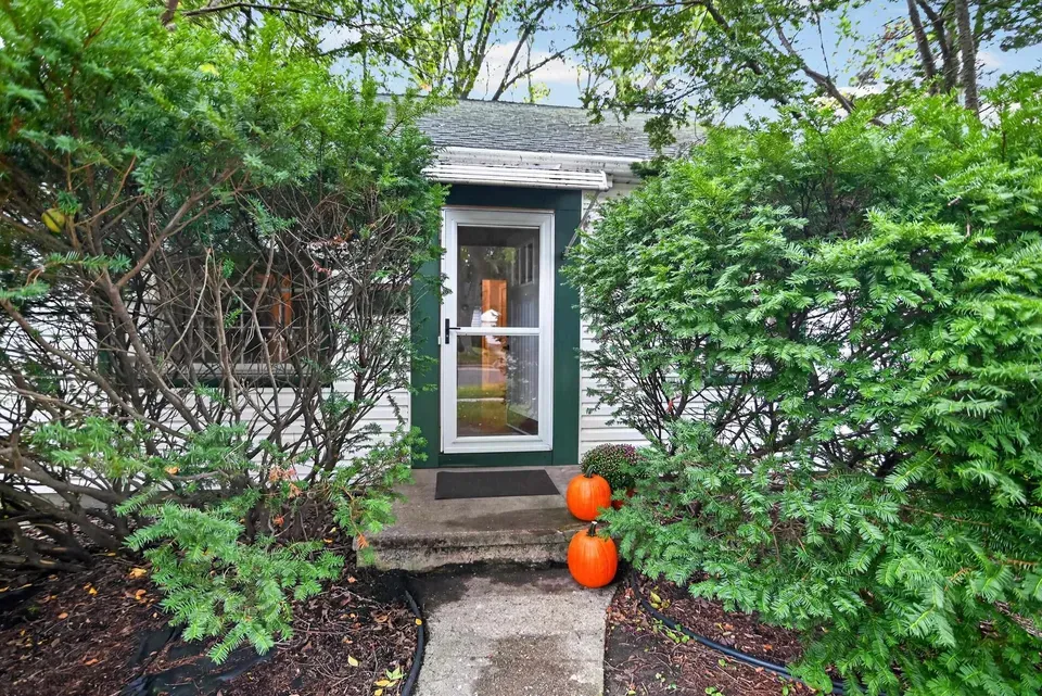 2 Bed 1 Bath Classic Historic Era Home in Madison, WI