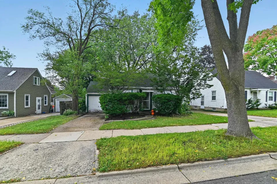 2 Bed 1 Bath Classic Historic Era Home in Madison, WI - 2