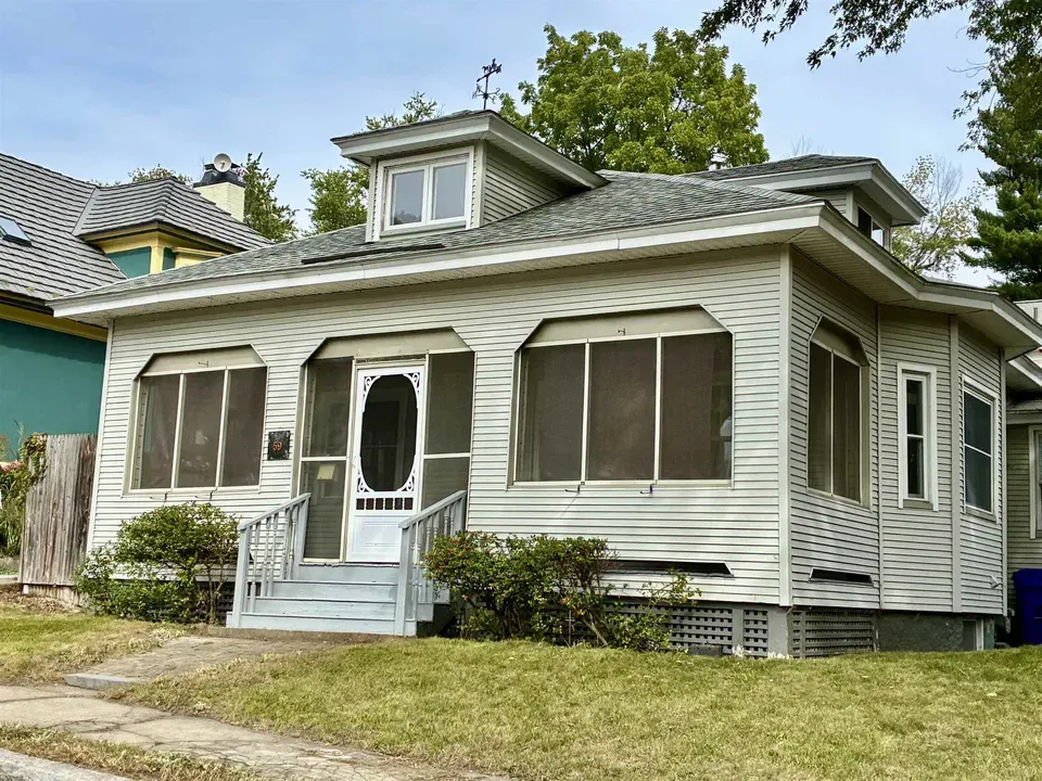 2 Bed 1 Bath Classic Historic Era Home in Manchester, NH - 1