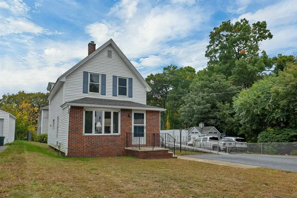 2 Bed 1 Bath Classic Historic Era Home in Manchester, NH - 1