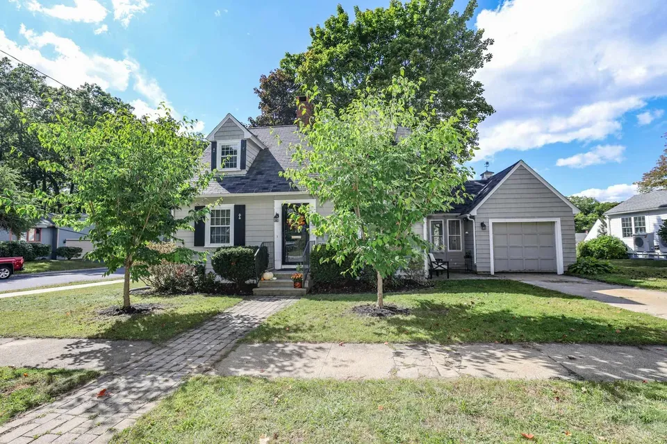 2 Bed 1 Bath Classic Historic Era Home in Manchester, NH - 3