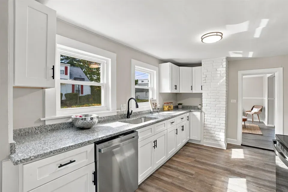 2 Bed 1 Bath Classic Historic Era Home in Manchester, NH - 1