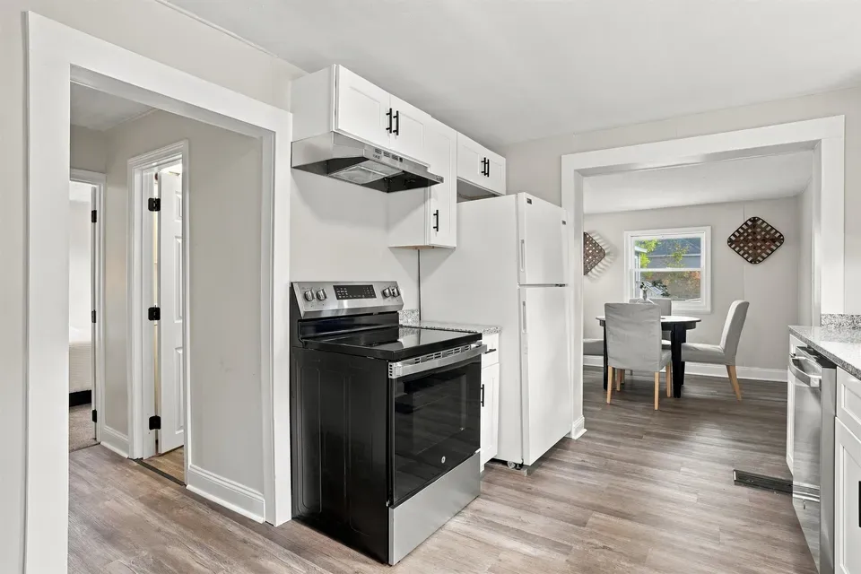 2 Bed 1 Bath Classic Historic Era Home in Manchester, NH - 4