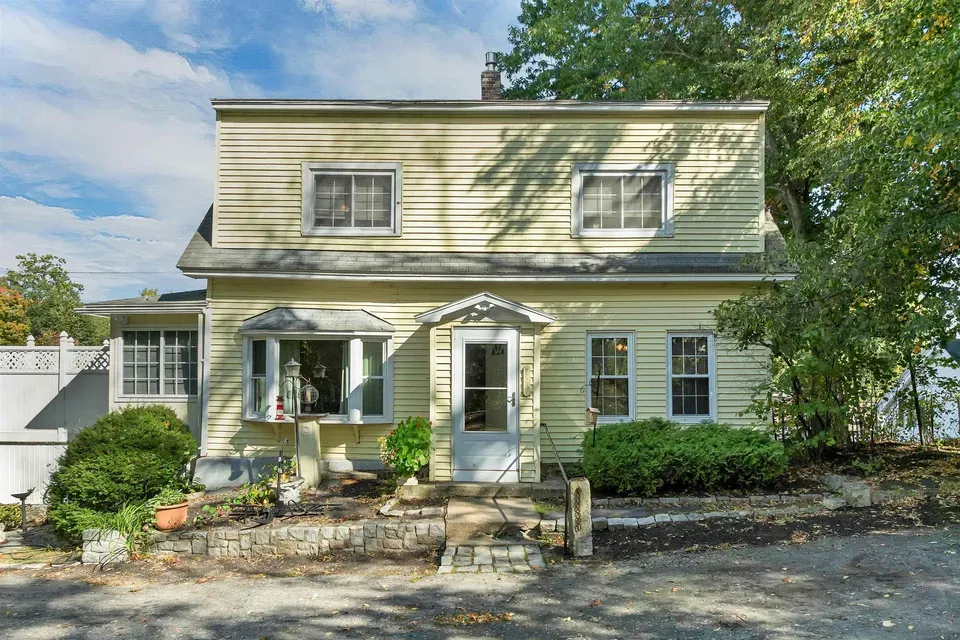 2 Bed 1 Bath Classic Historic Era Home in Manchester, NH - 1