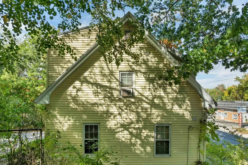 2 Bed 1 Bath Classic Historic Era Home in Manchester, NH - 2