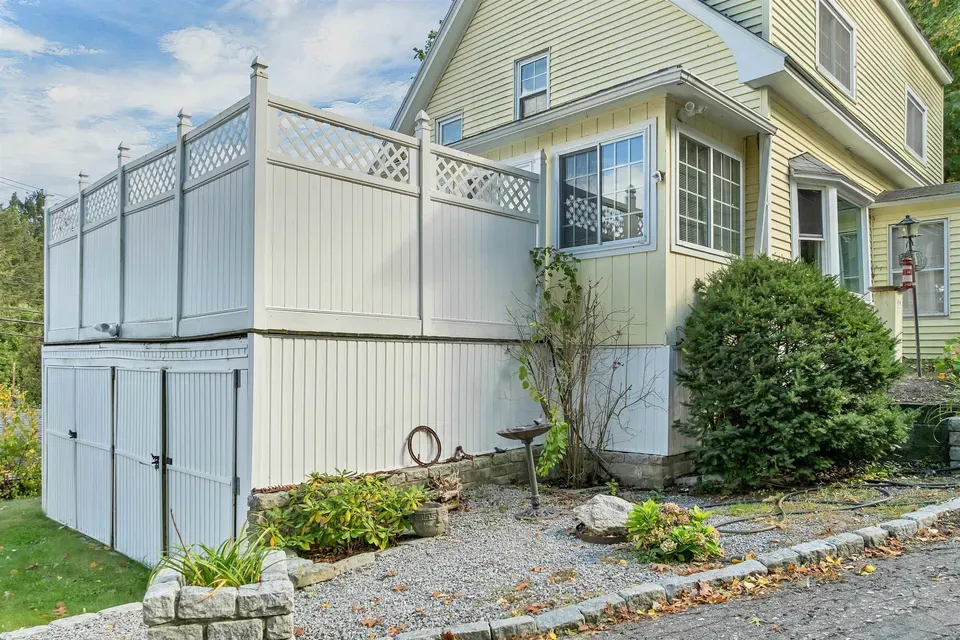 2 Bed 1 Bath Classic Historic Era Home in Manchester, NH - 3