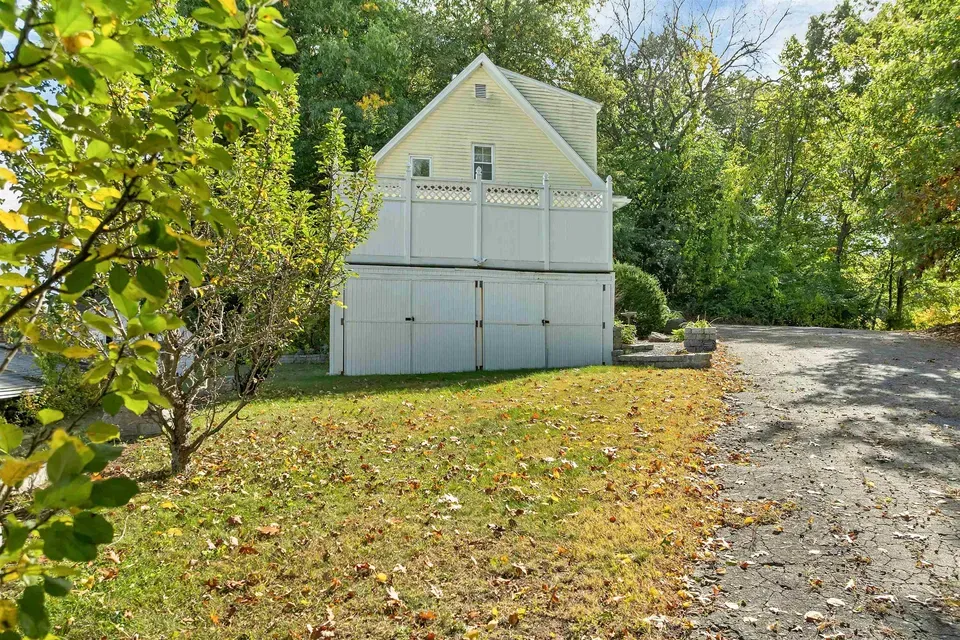 2 Bed 1 Bath Classic Historic Era Home in Manchester, NH - 4