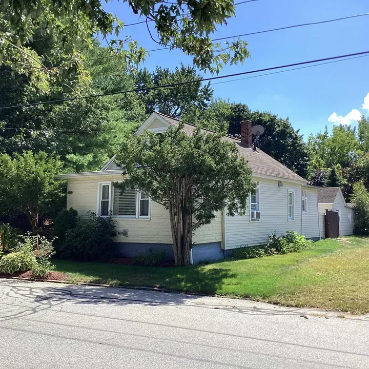 2 Bed 1 Bath Classic Historic Era Home in Manchester, NH - 2