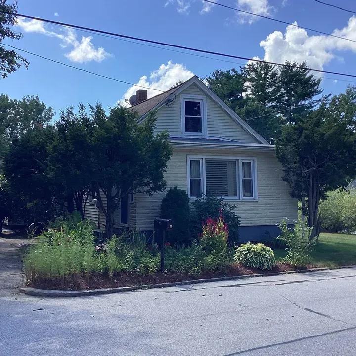 2 Bed 1 Bath Classic Historic Era Home in Manchester, NH - 3