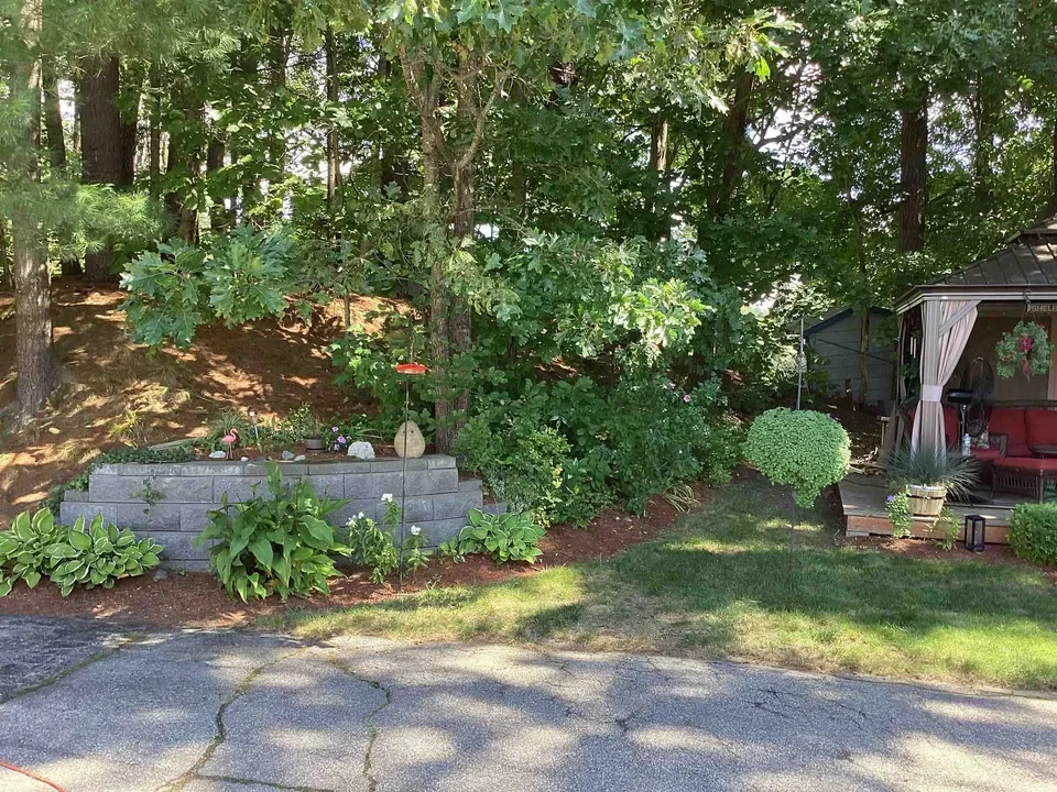 2 Bed 1 Bath Classic Historic Era Home in Manchester, NH - 4