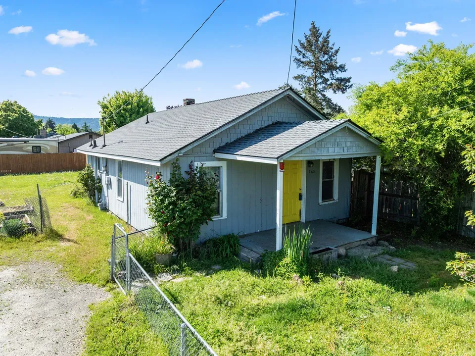 2 Bed 1 Bath Classic Historic Era Home in Medford, OR - 2