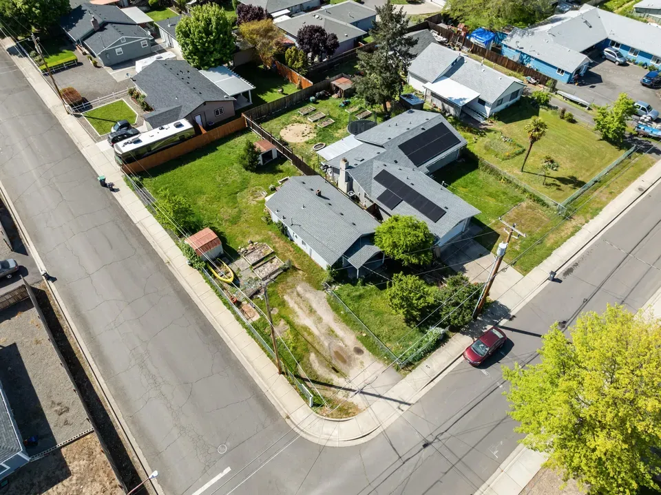 2 Bed 1 Bath Classic Historic Era Home in Medford, OR - 3