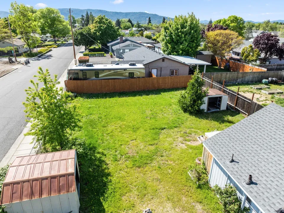 2 Bed 1 Bath Classic Historic Era Home in Medford, OR - 5