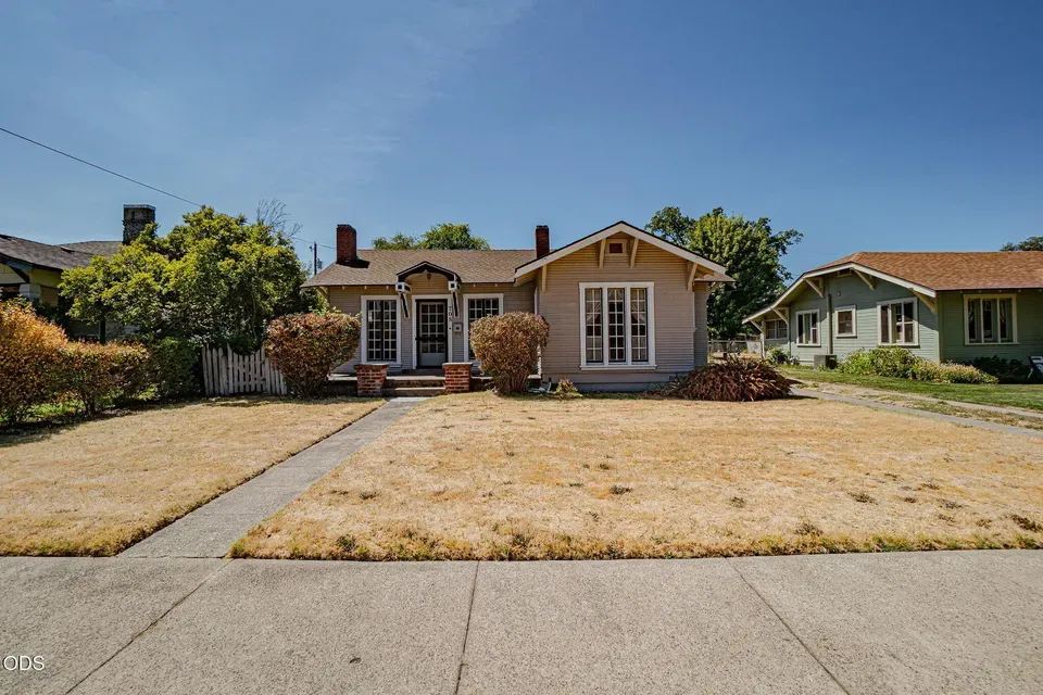 2 Bed 1 Bath Classic Historic Era Home in Medford, OR